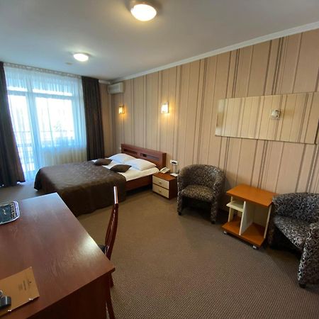 Komilfo Hotel Chisinau Room photo