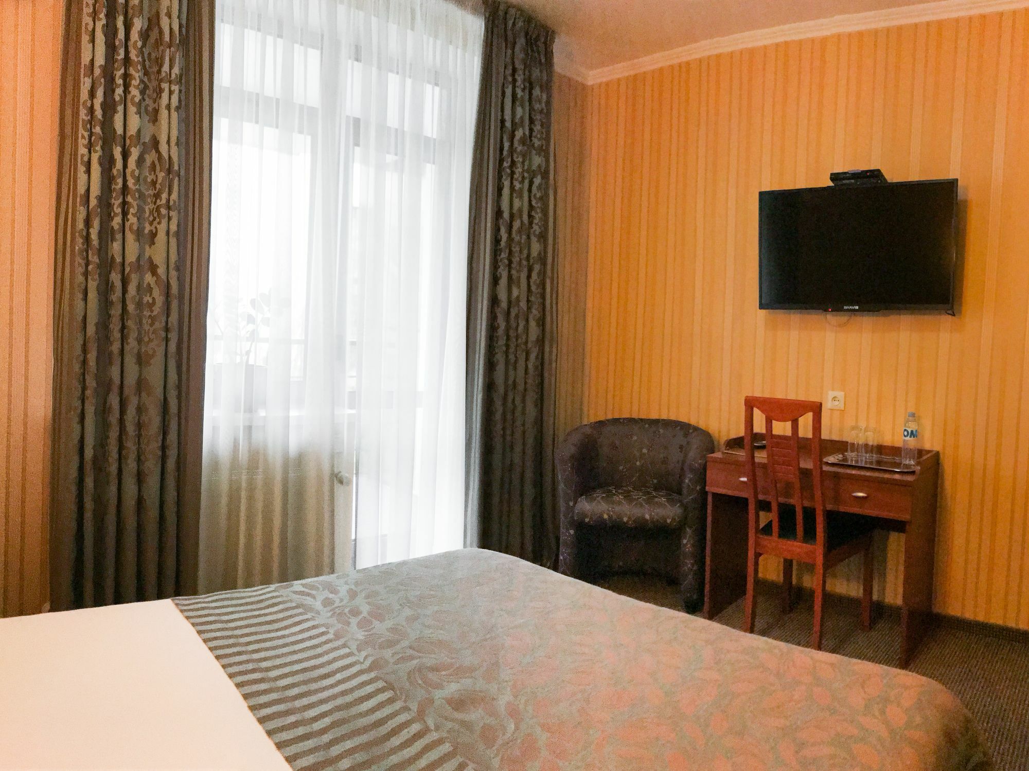 Komilfo Hotel Chisinau Exterior photo